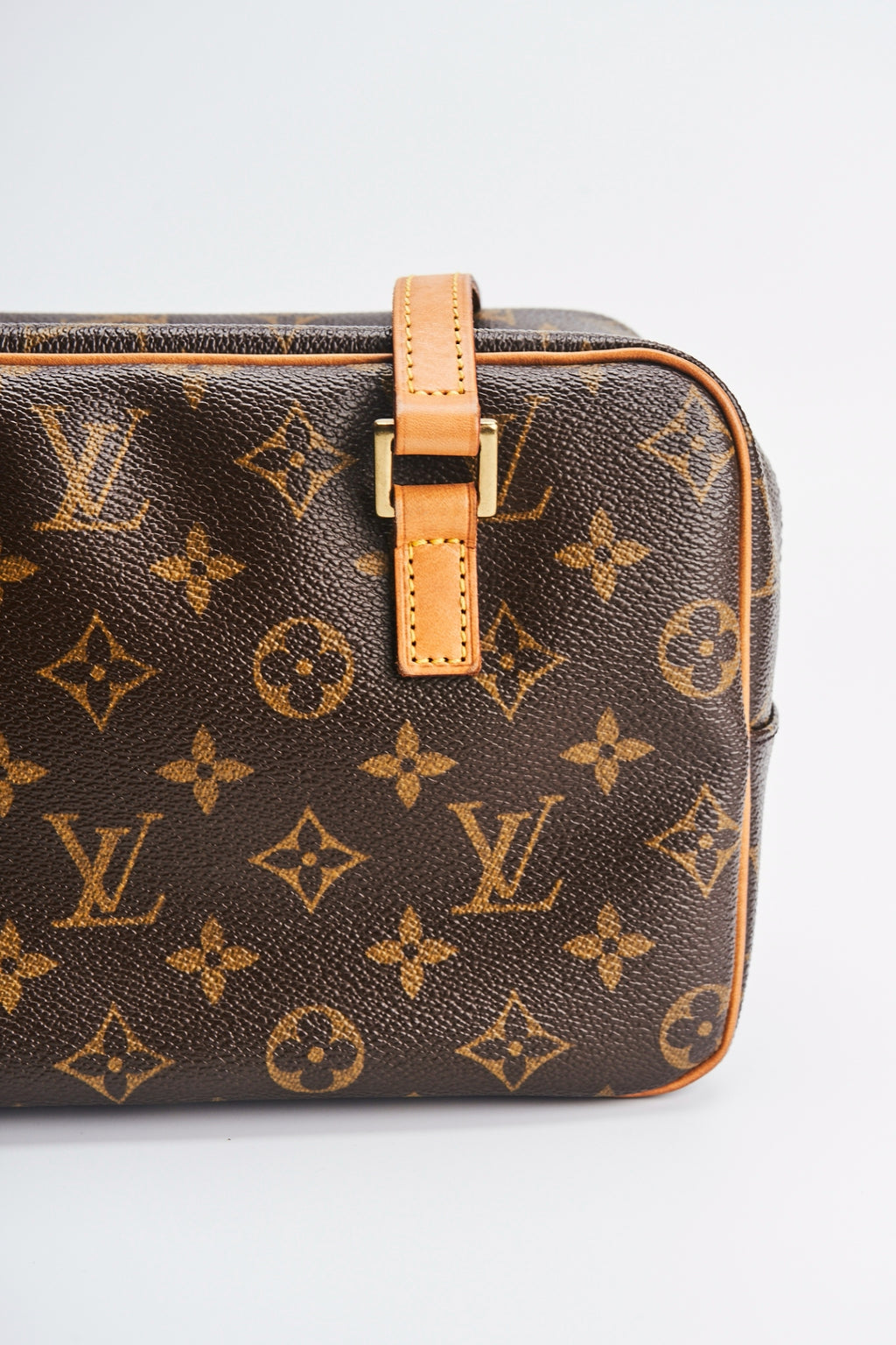 Louis vuitton cite mm size