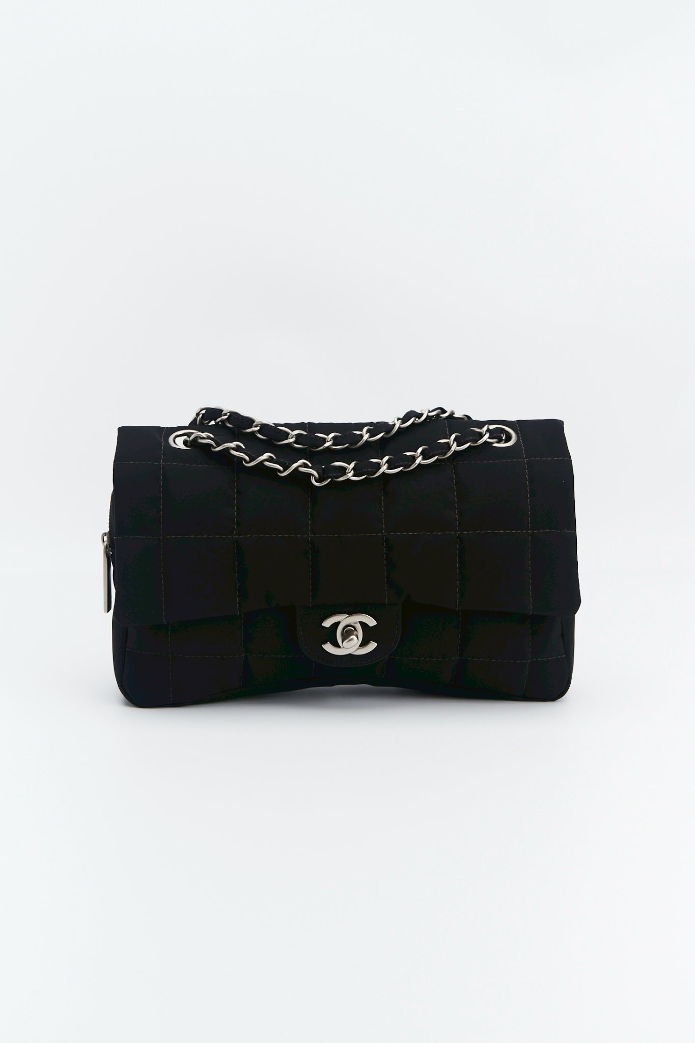 Chanel nylon easy flab “12