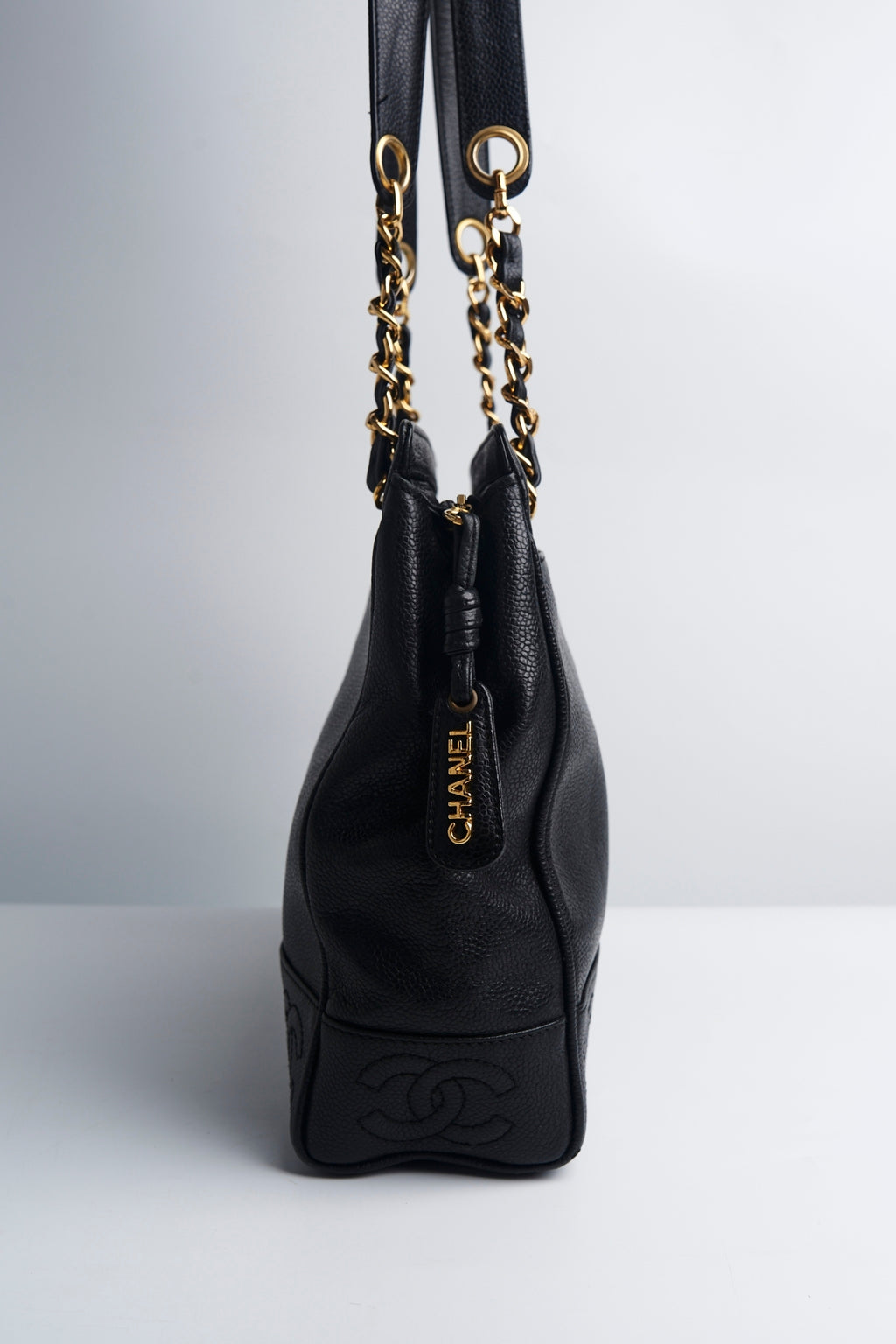Chanel cc logo chain bag