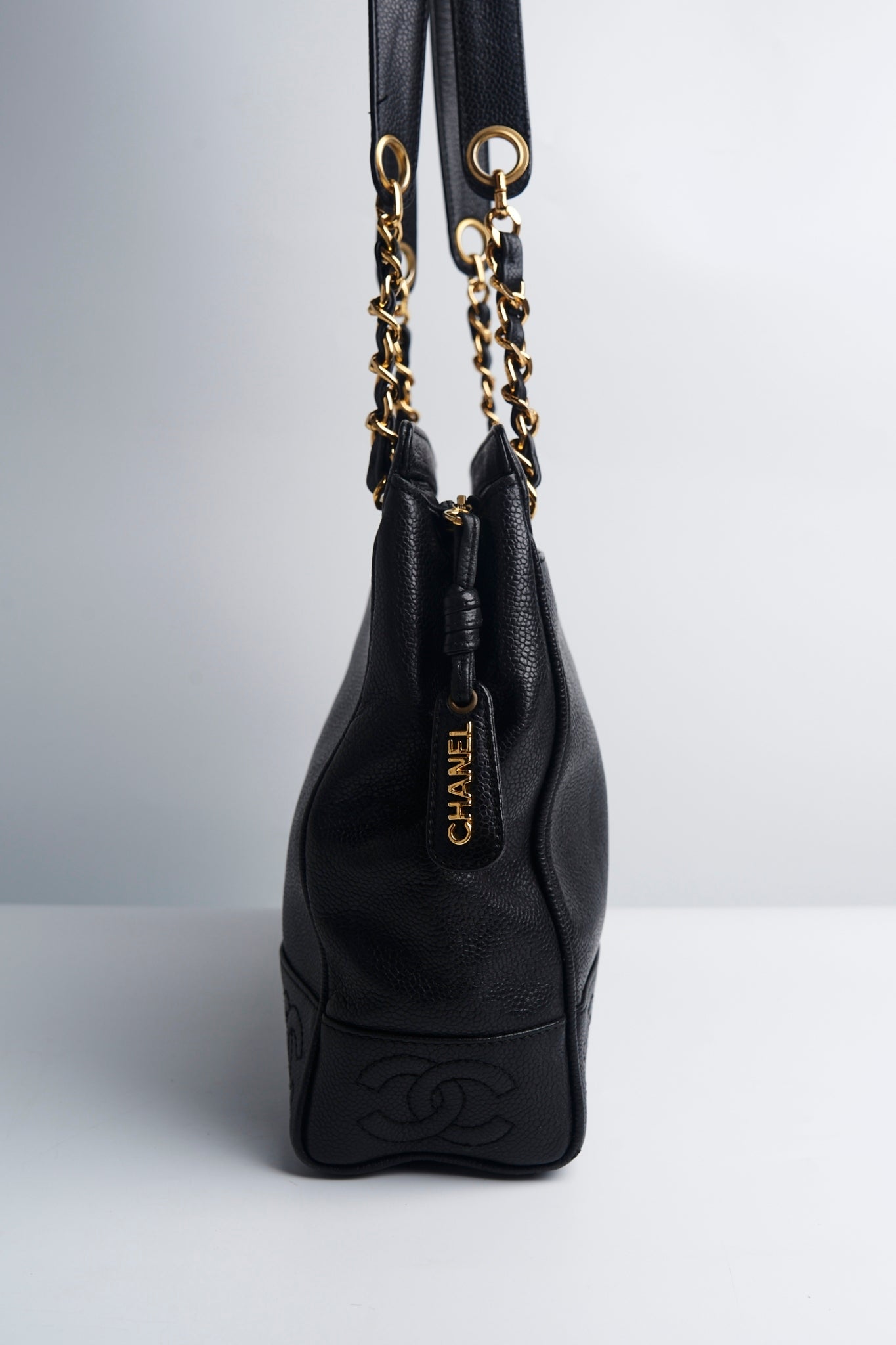 Chanel cc logo chain bag