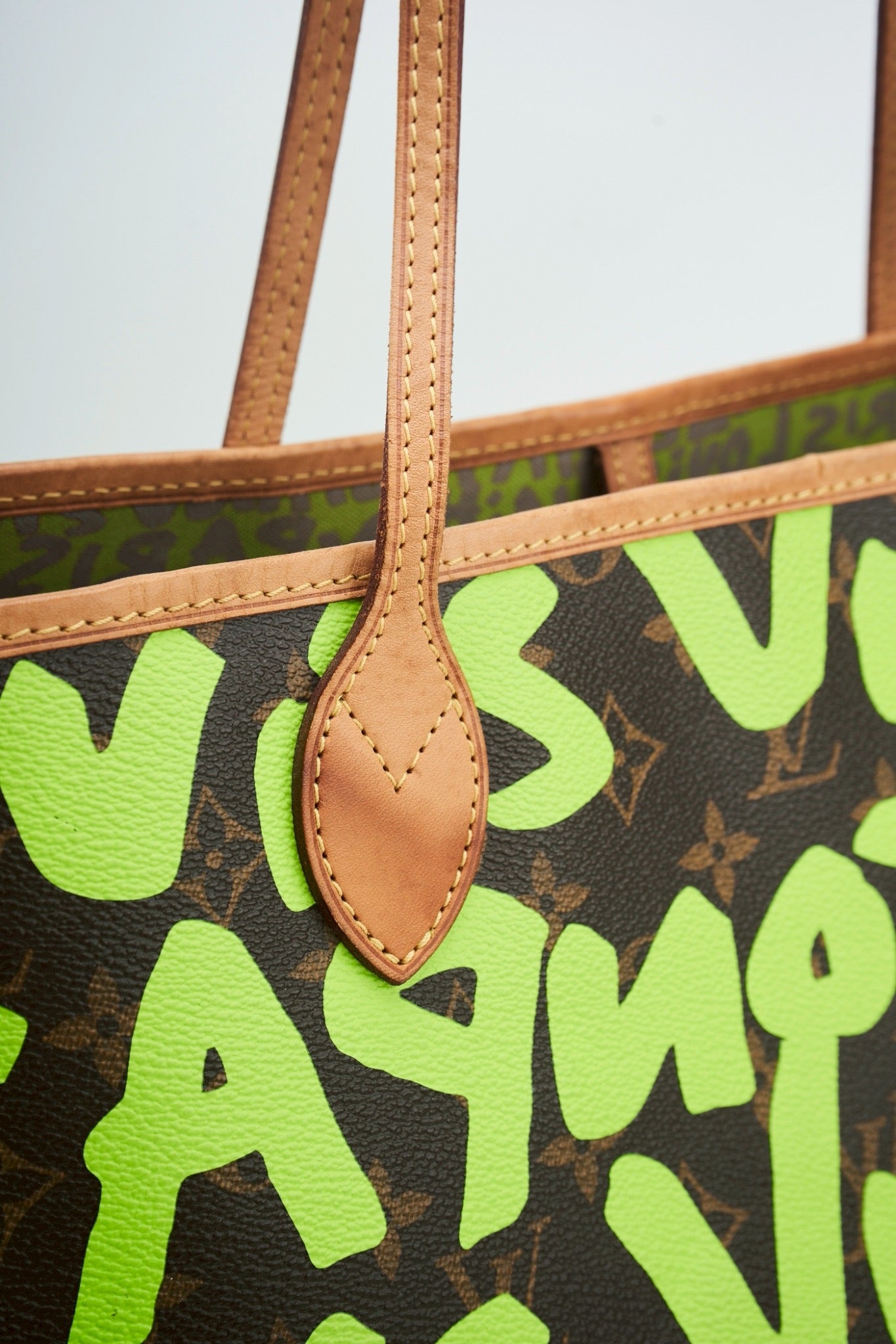 Lv graffiti neverfull green gm