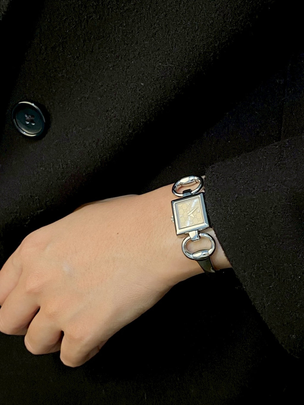 Gucci diamond logo dial