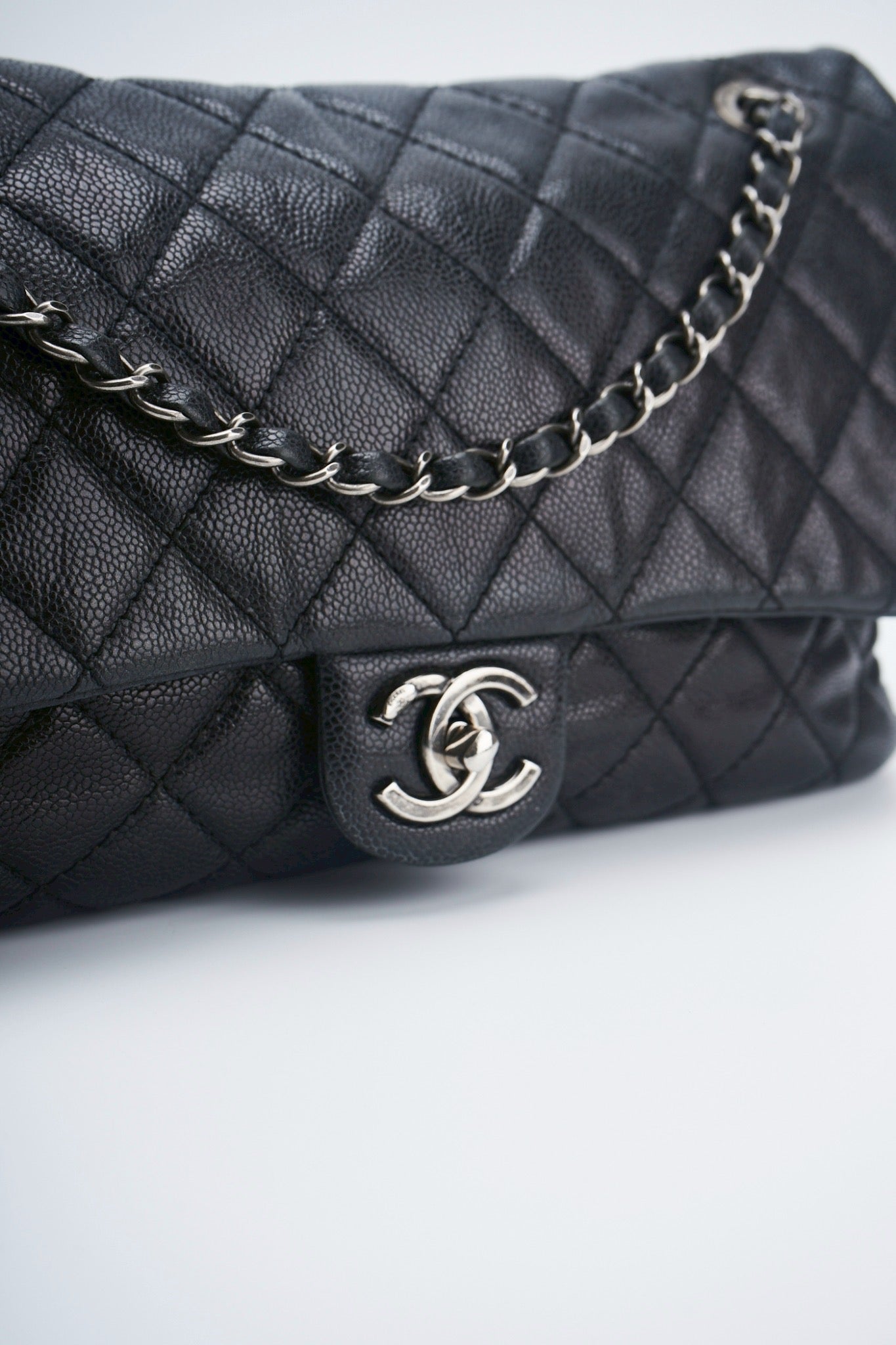 Chanel easy flab caviar skin