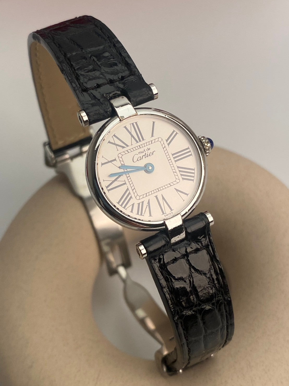 Cartier cilcle white dial