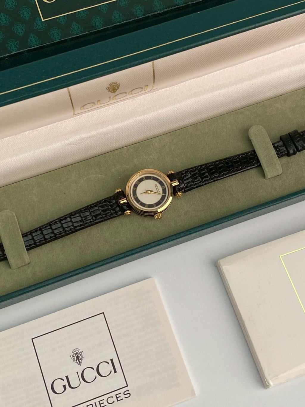 Gucci 2000m black watch