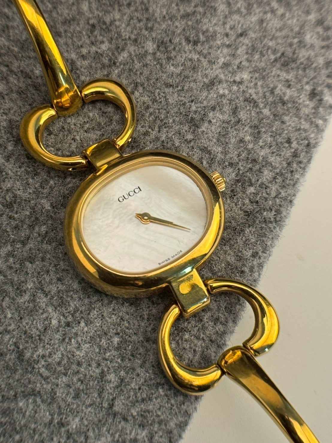 Gucci 1600 pearl c.8412