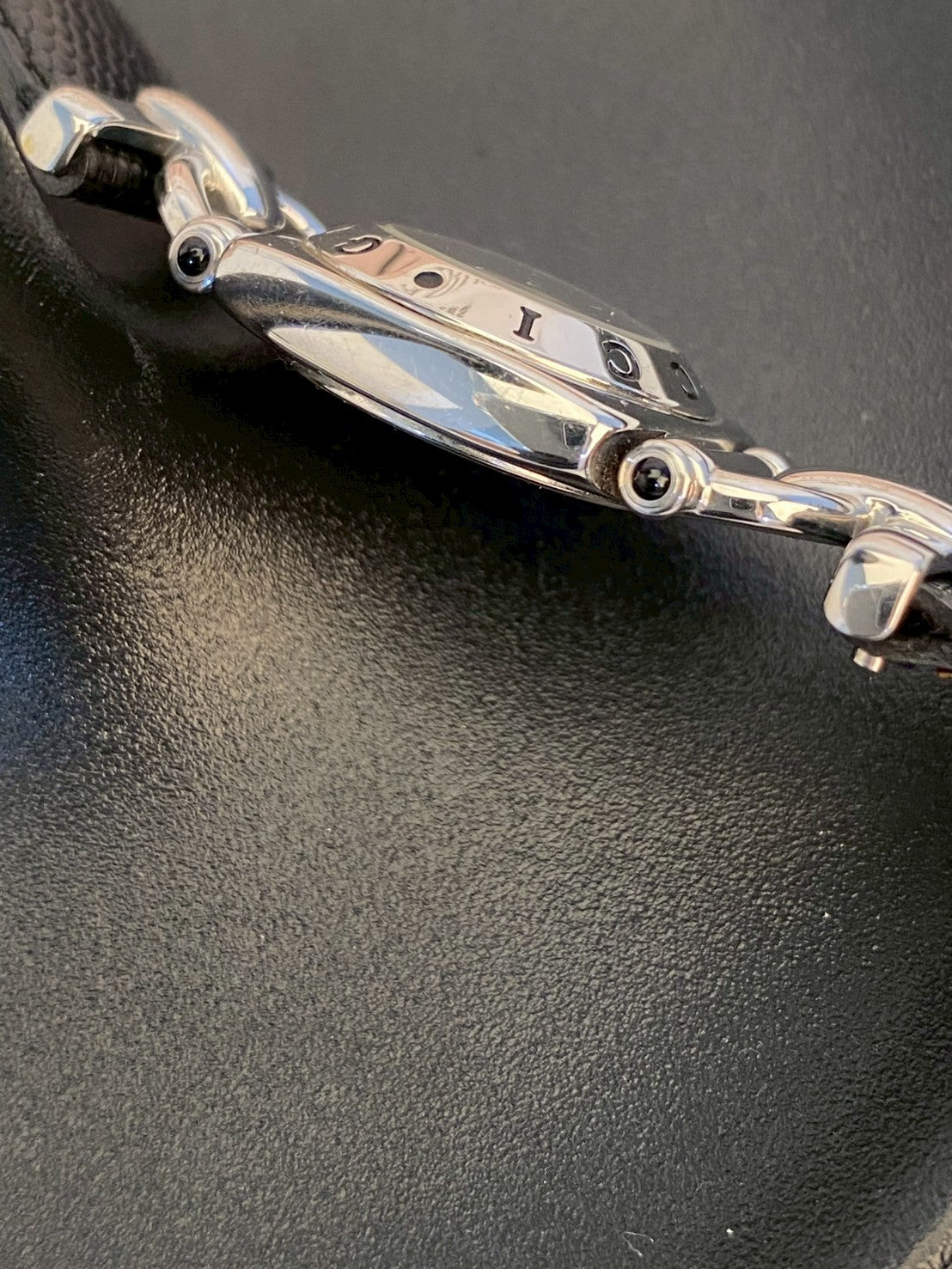 Gucci 6300L silver watch c.7306
