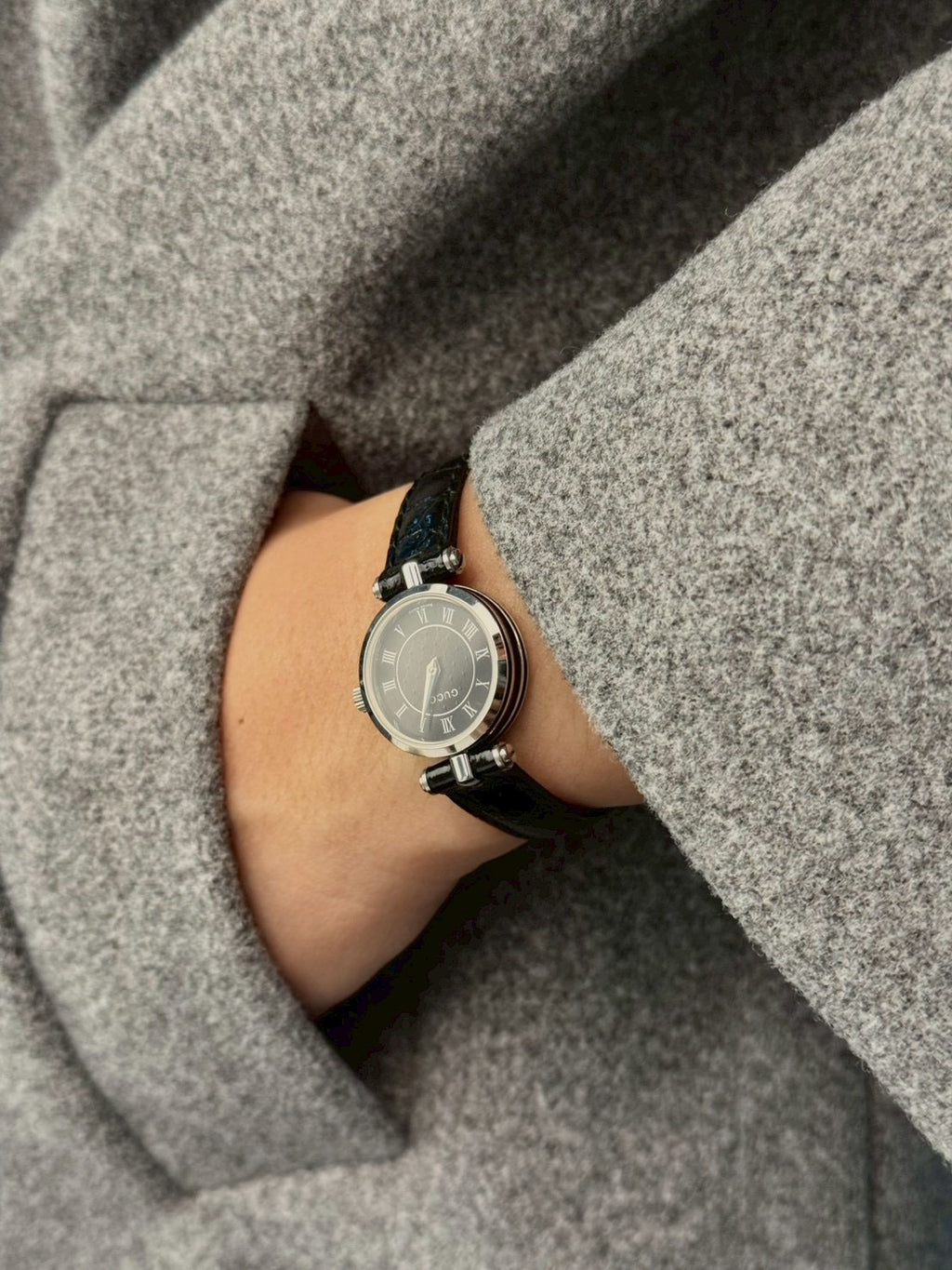 Gucci 2040L black dial c.9090