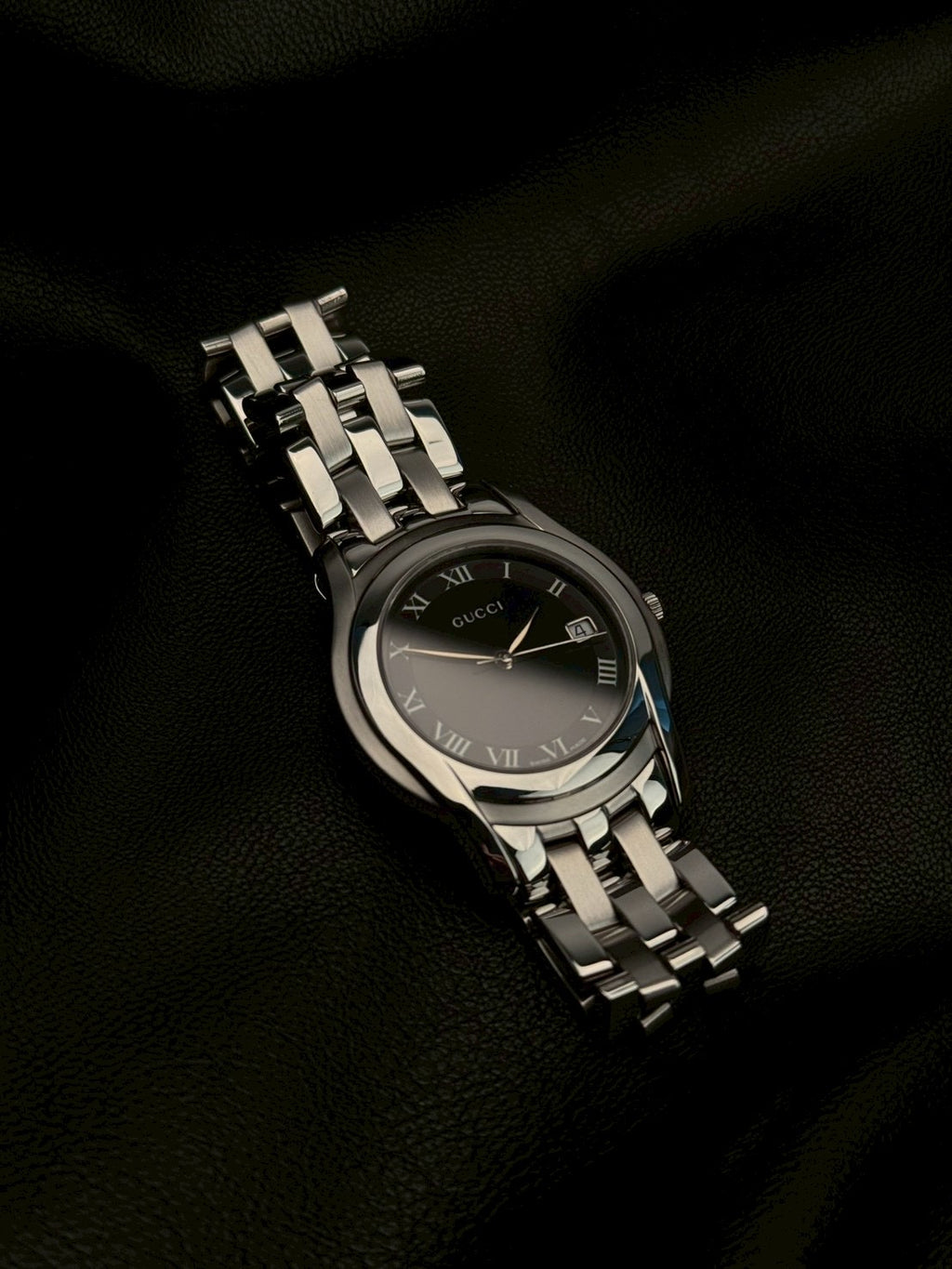 Gucci 5500m black dial date