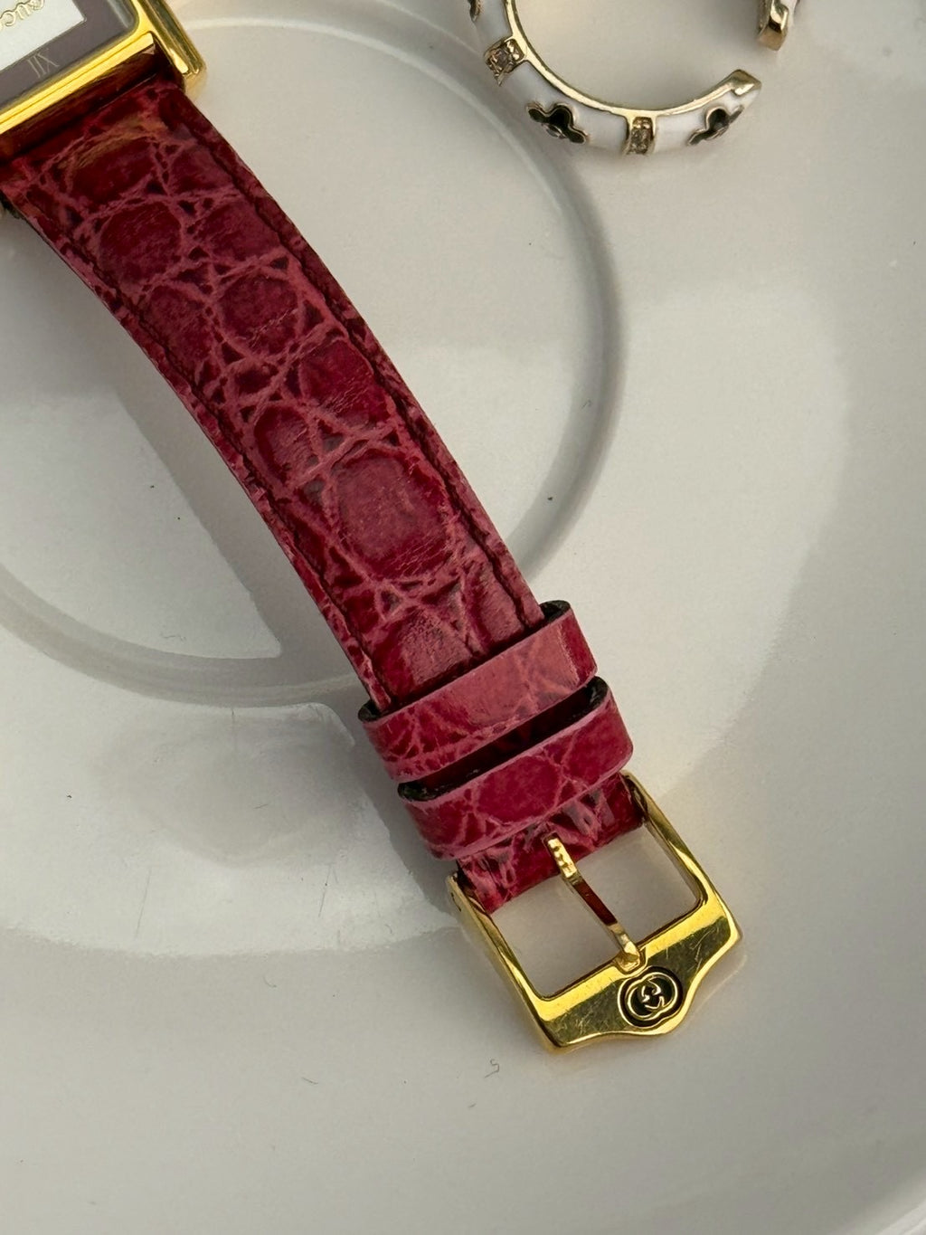 gucci 2600L rad dial. c.8275