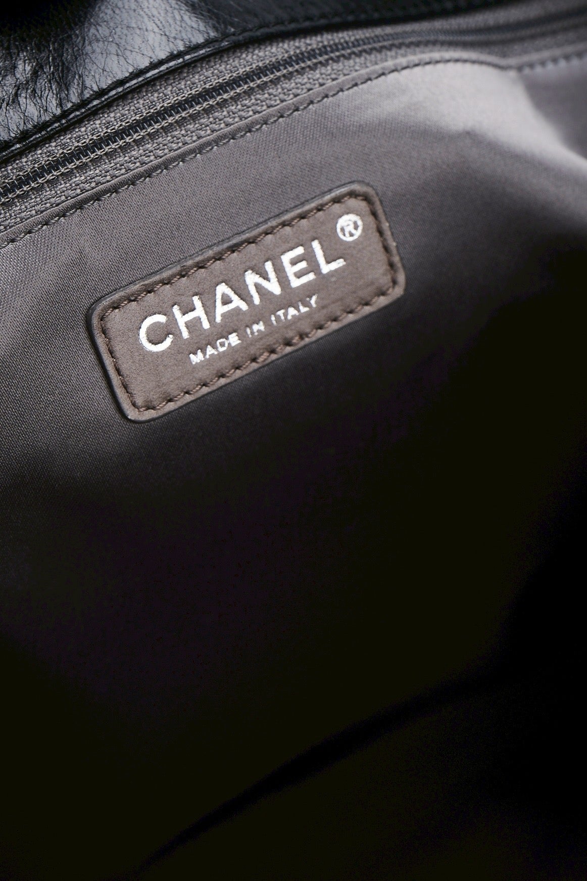 Chanel Reissue east west