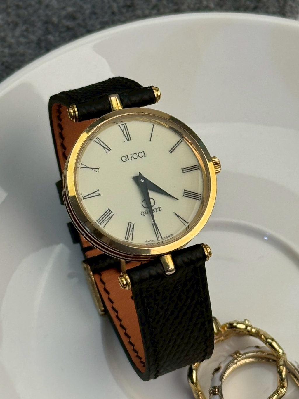 gucci 2000l cream boy watch