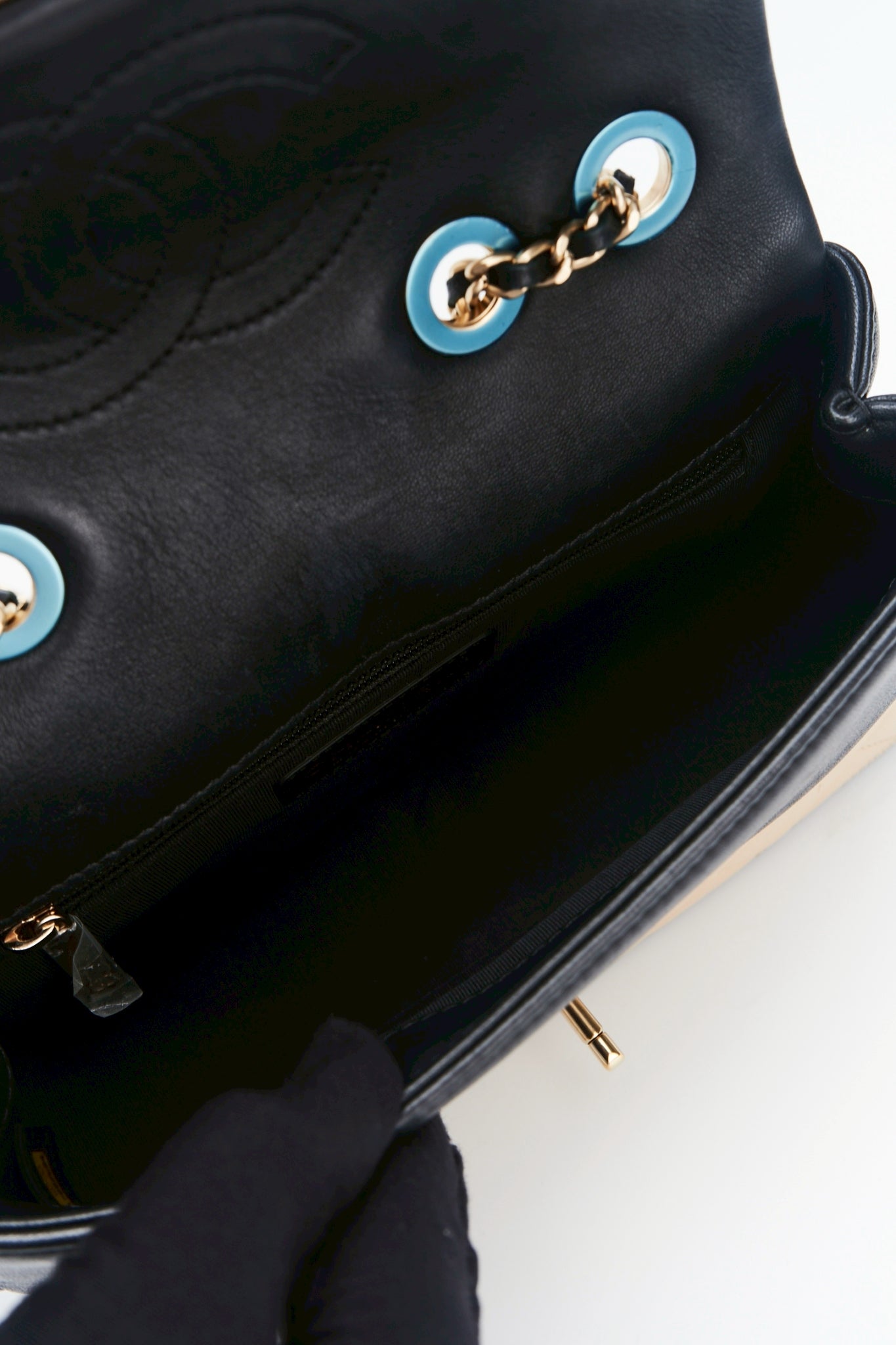 ChanelQuilted Graphic Flap bag