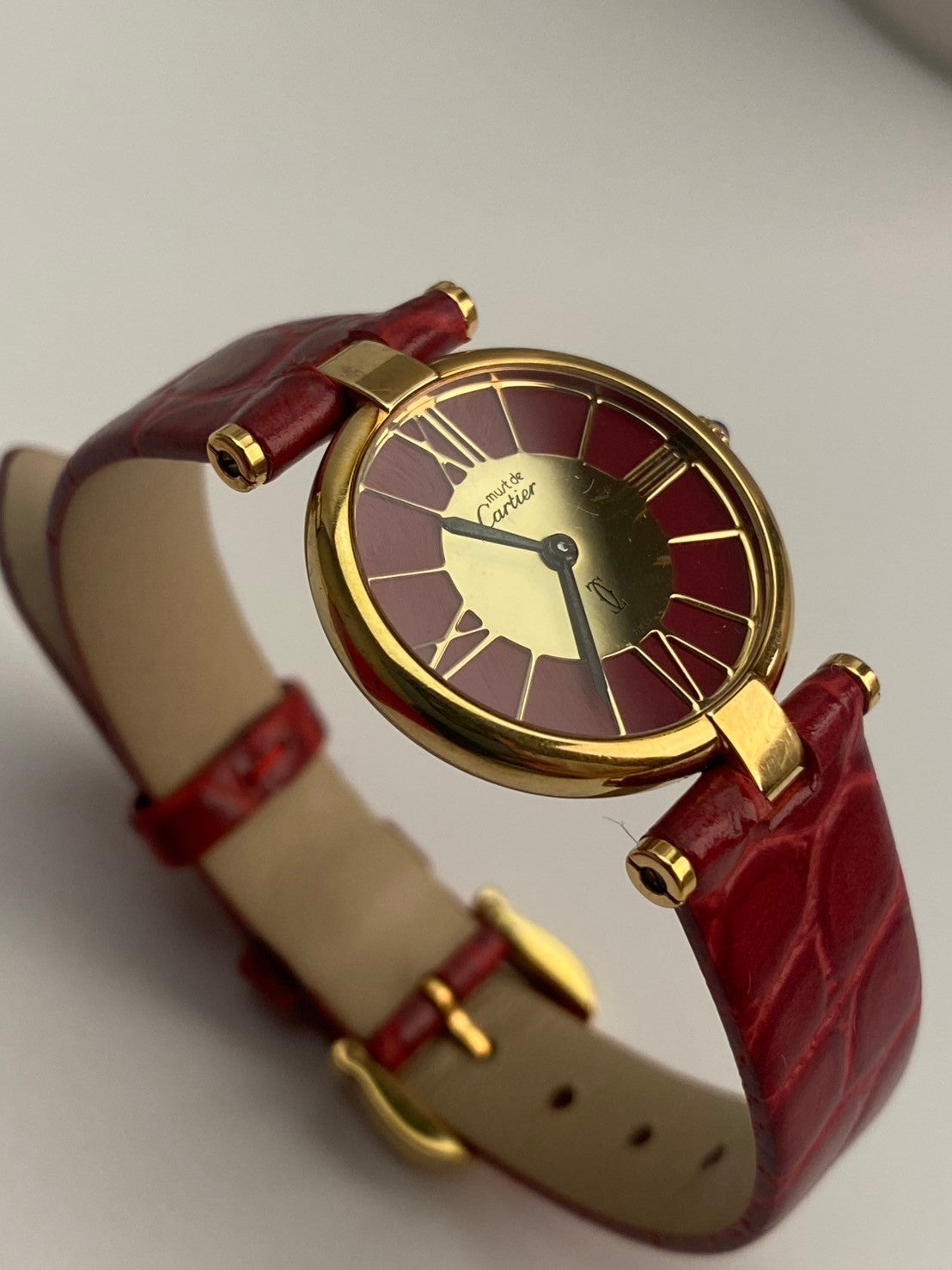 Cartier cilcle red dial sm c.9483