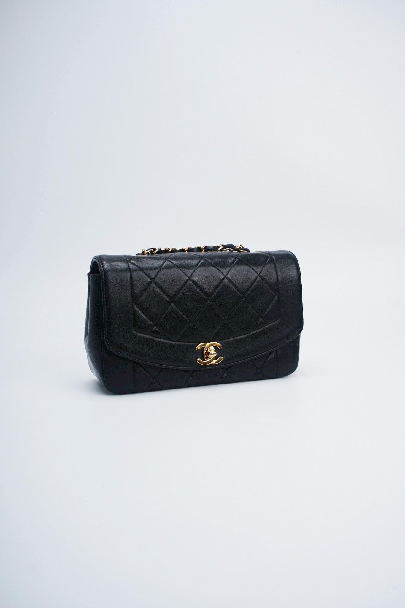 Chanel diana lamdskin