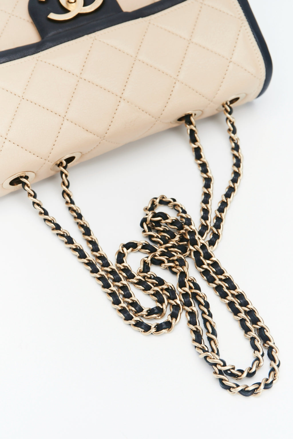 ChanelQuilted Graphic Flap bag