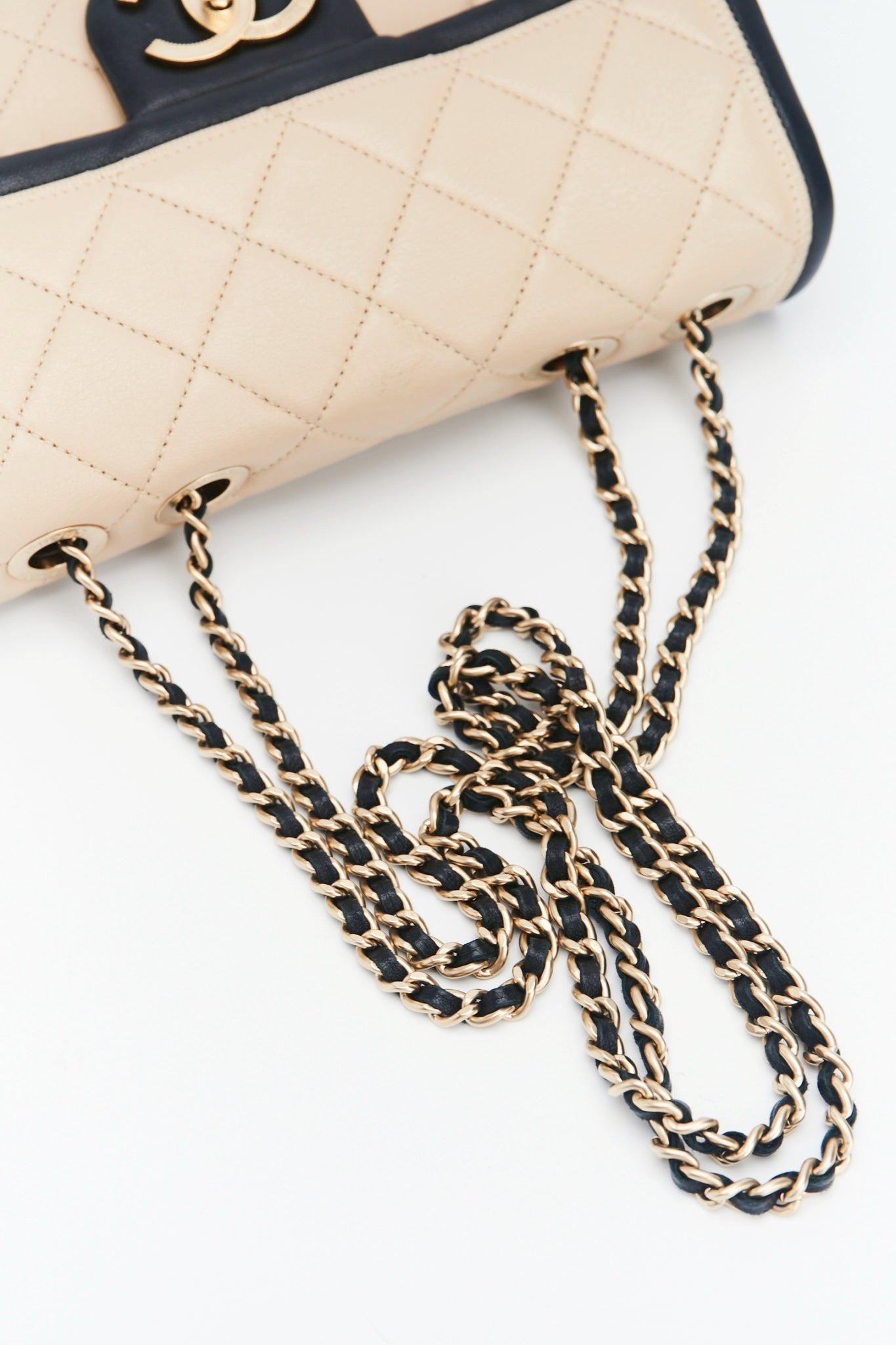 ChanelQuilted Graphic Flap bag