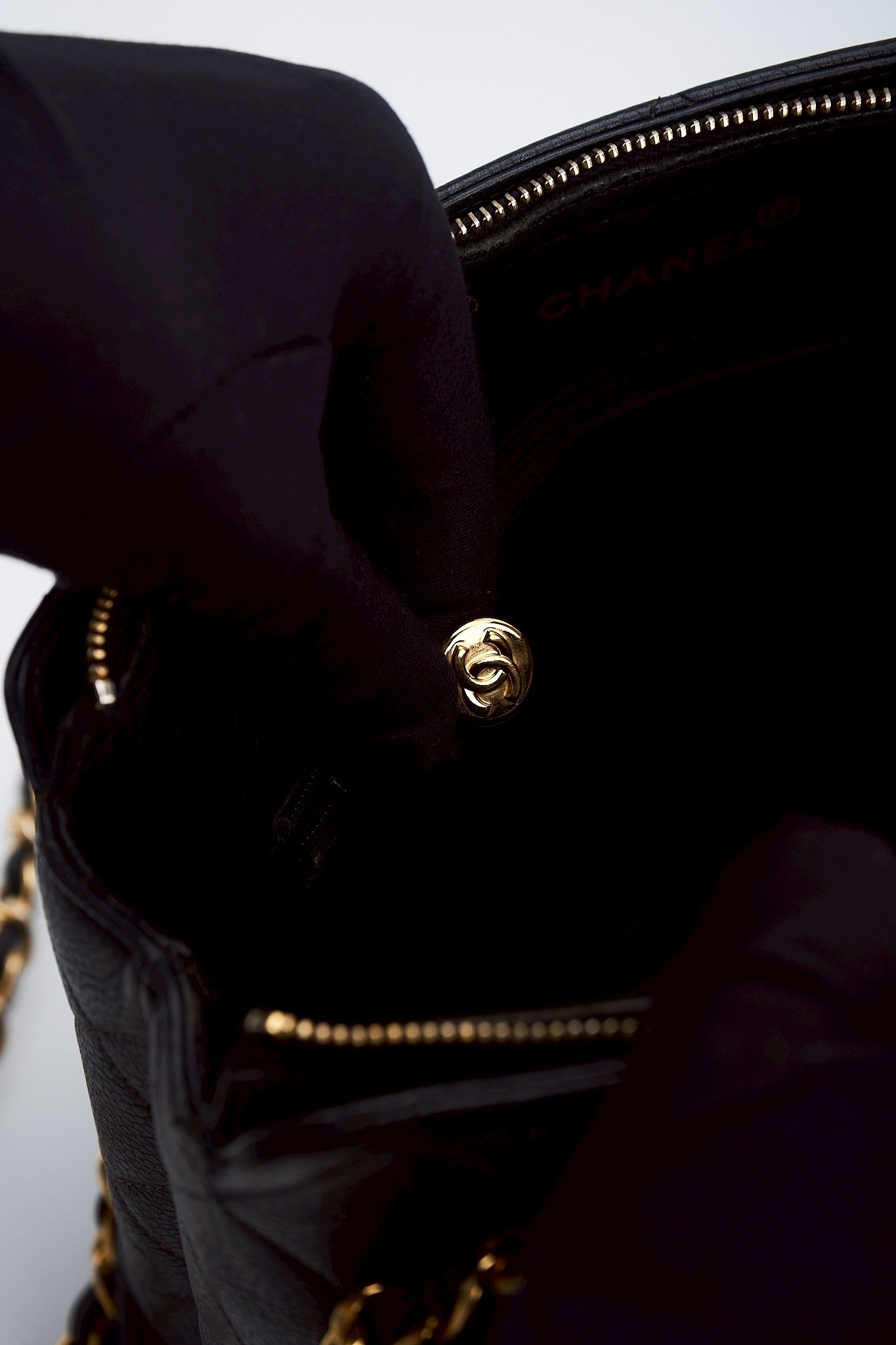 Chanel caviar chain bag