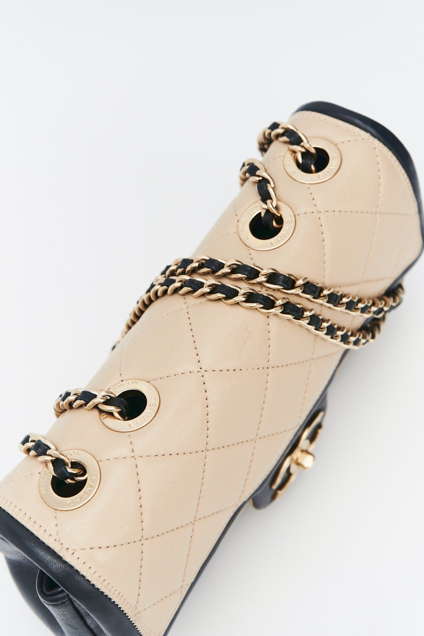 ChanelQuilted Graphic Flap bag
