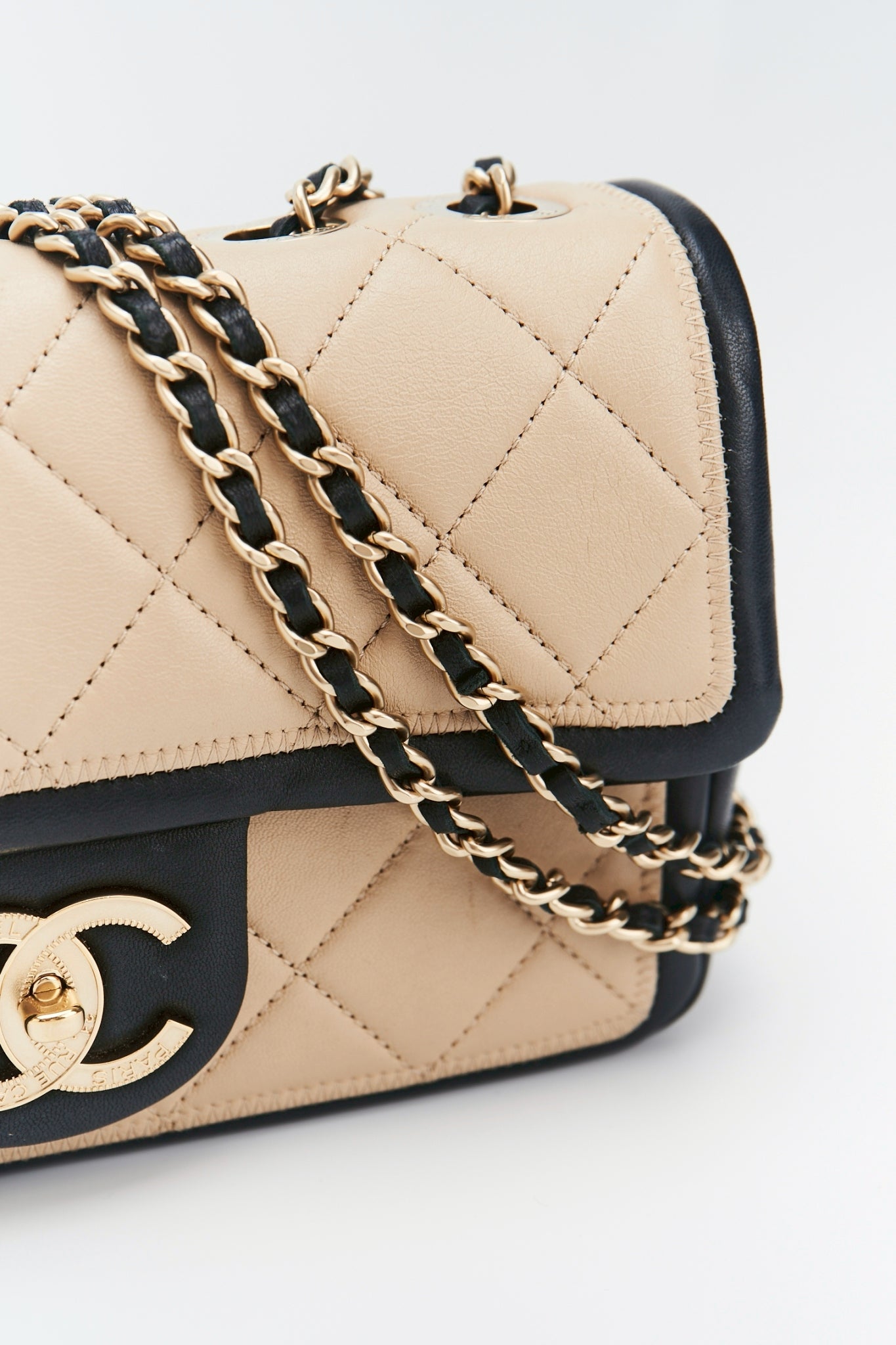 ChanelQuilted Graphic Flap bag