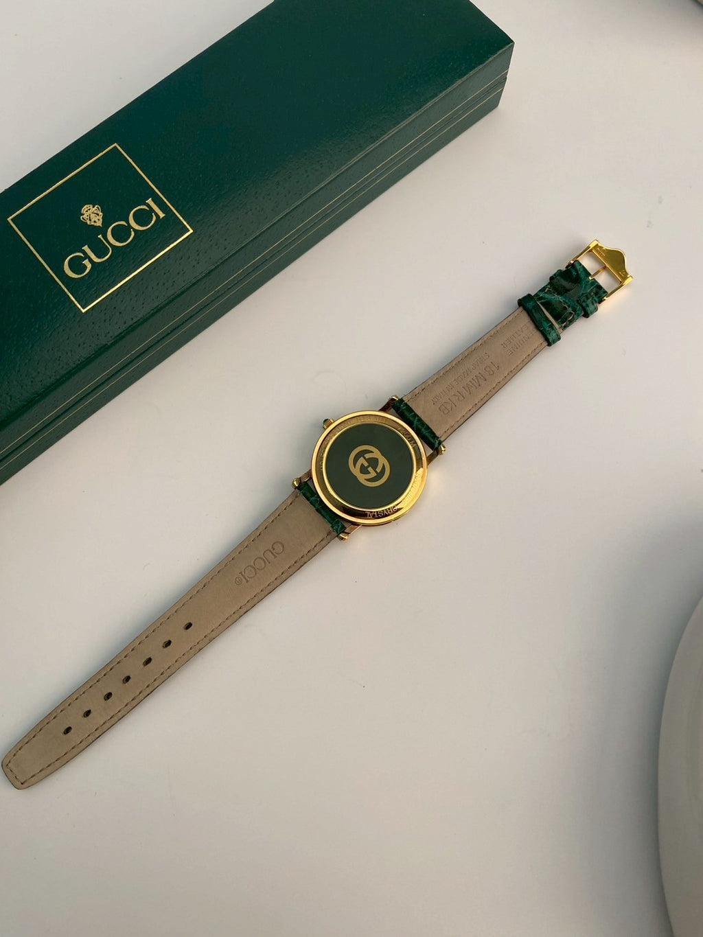 Gucci 7200M green strap date watch