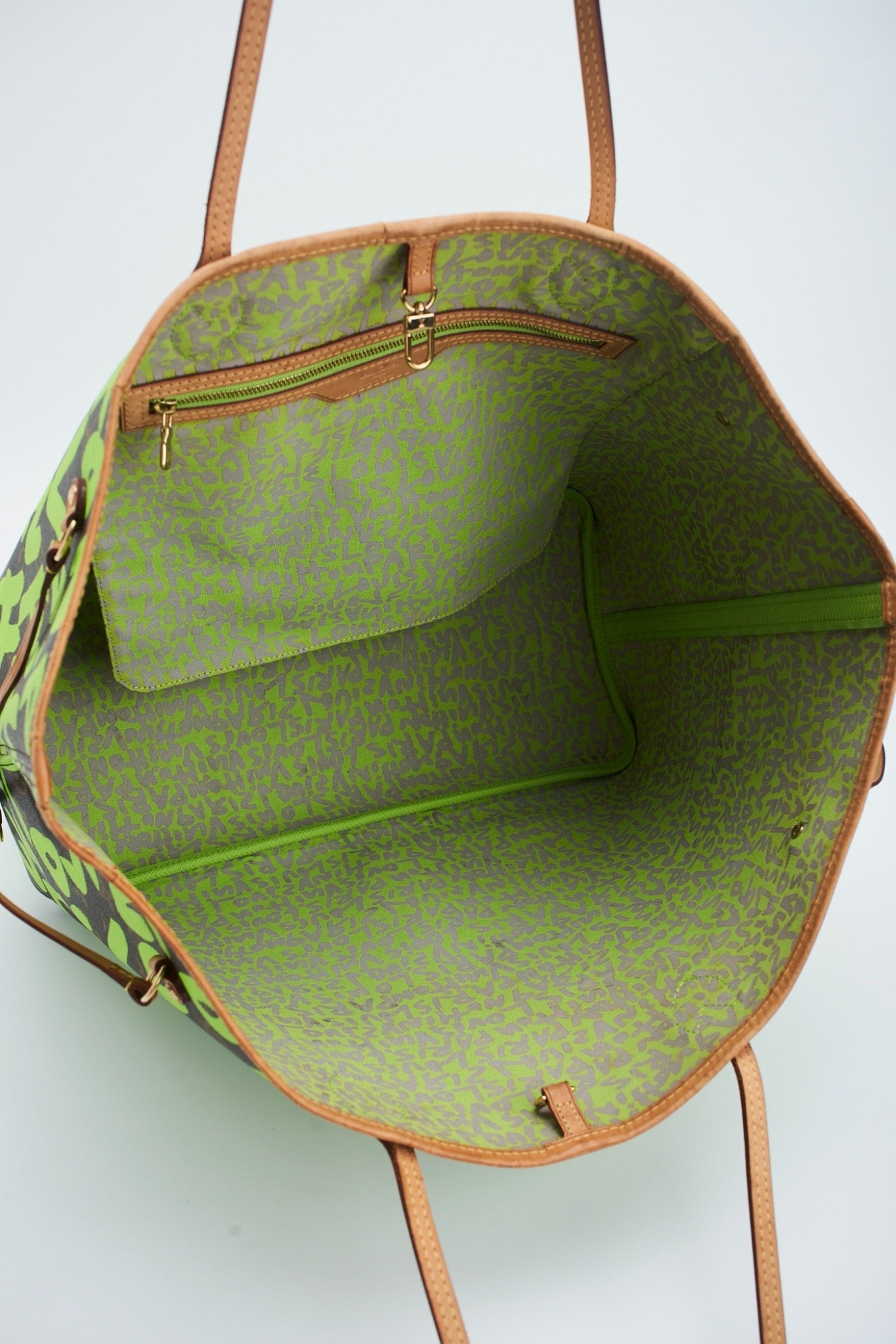 Lv graffiti neverfull green gm