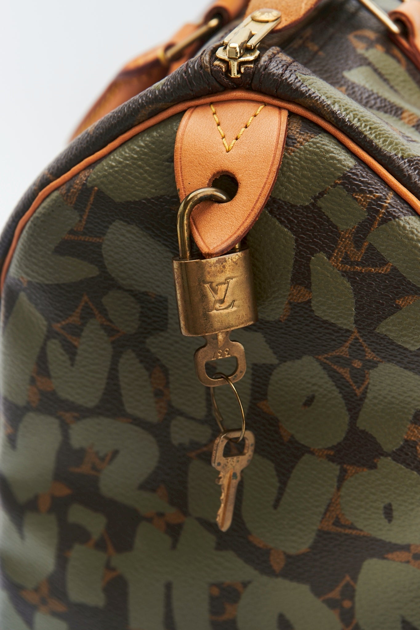 Louis vuitton Khaki Graffiti speedy “30