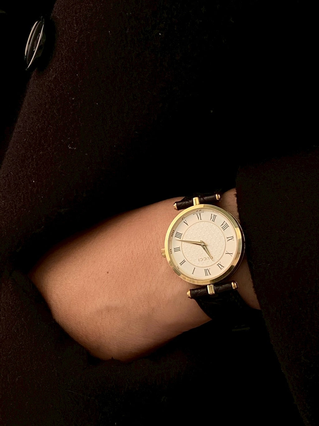 Gucci 2040M white dial c.3979