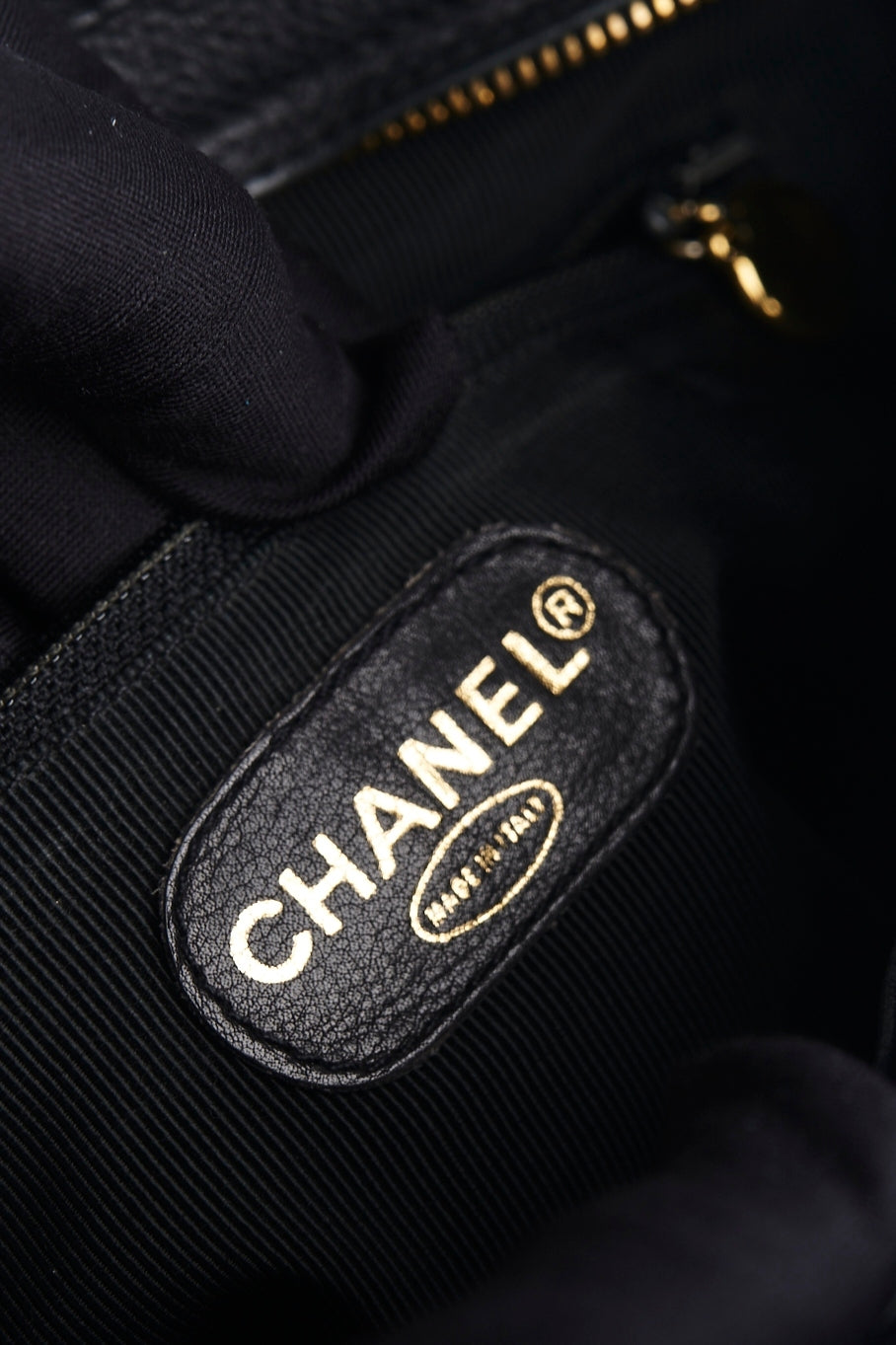 Chanel cc logo chain bag