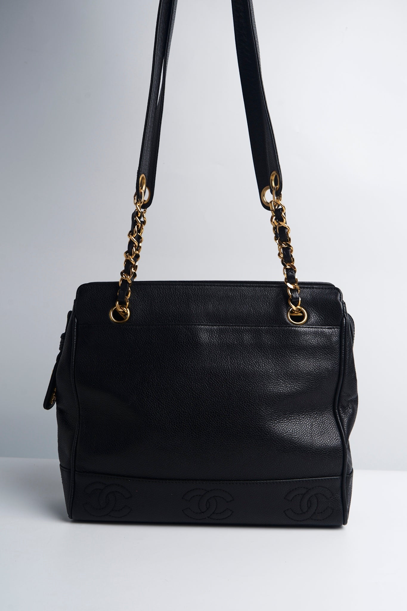 Chanel cc logo chain bag