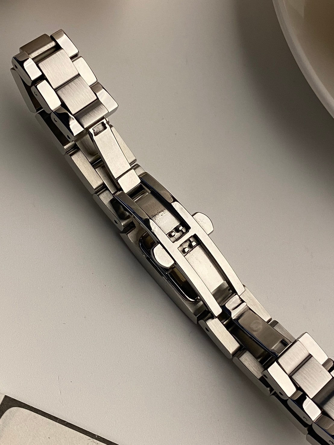 Gucci 4600L black dial