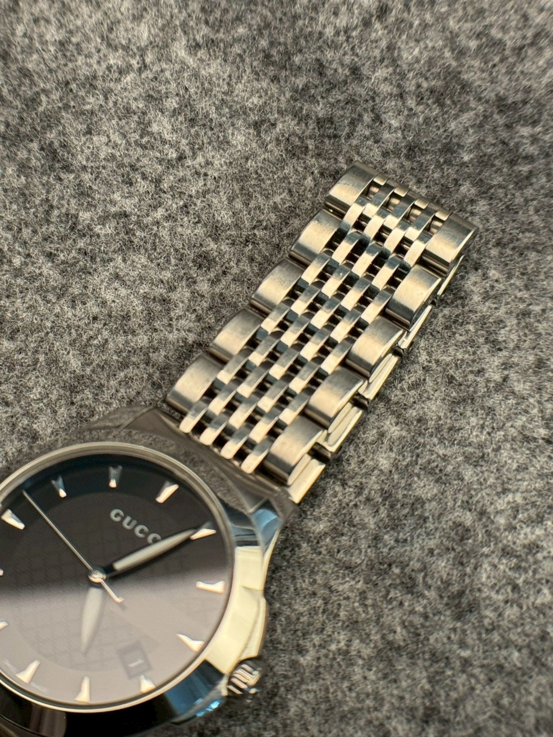 Gucci G-Timeless 126.5 c.7066