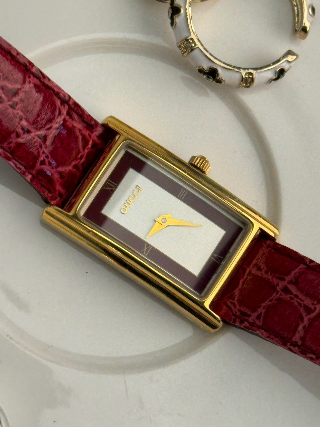 gucci 2600L rad dial. c.8275