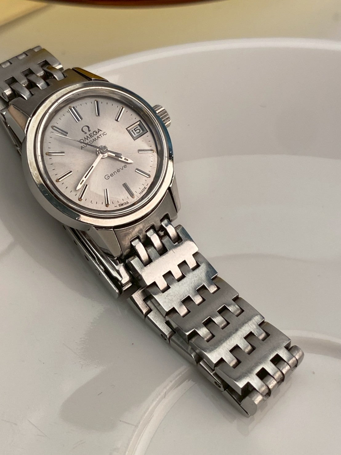 Omega geneve auto date