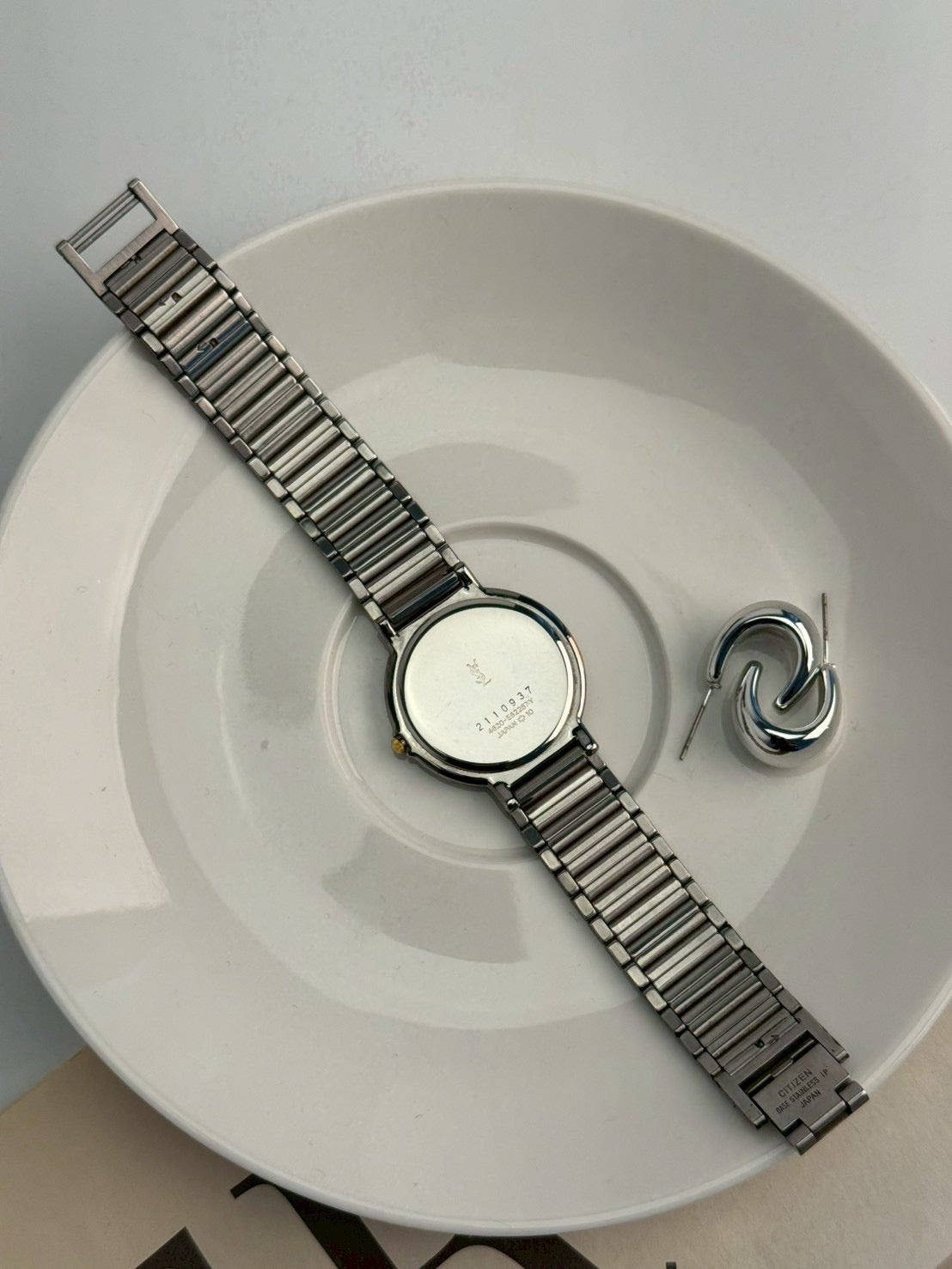 ysl white dial c.0937