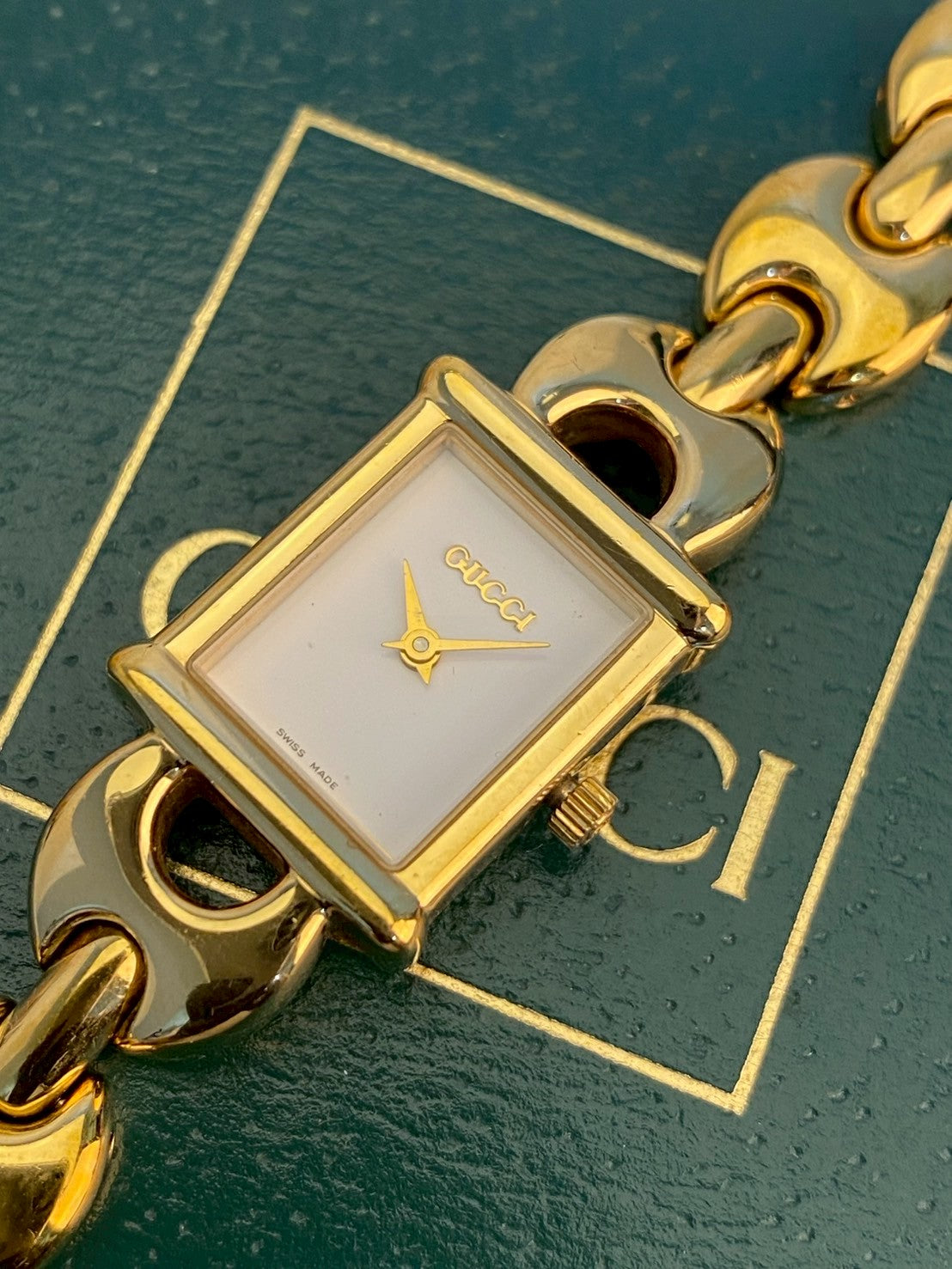 Gucci chang strap 1800L c.3849