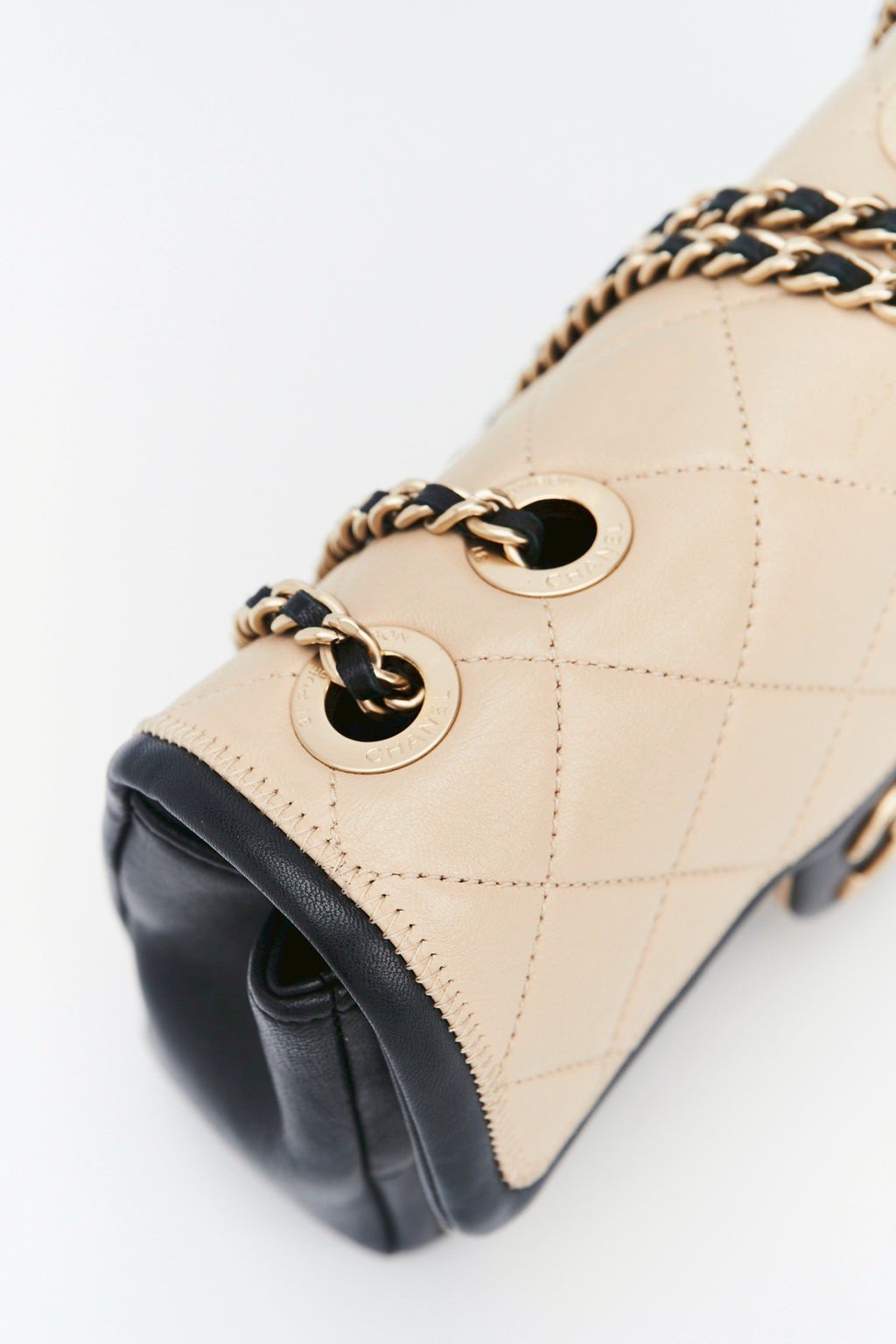 ChanelQuilted Graphic Flap bag
