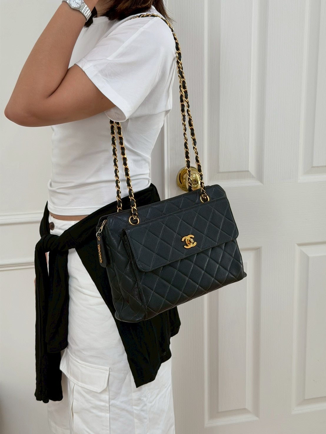 Chanel caviar chain bag