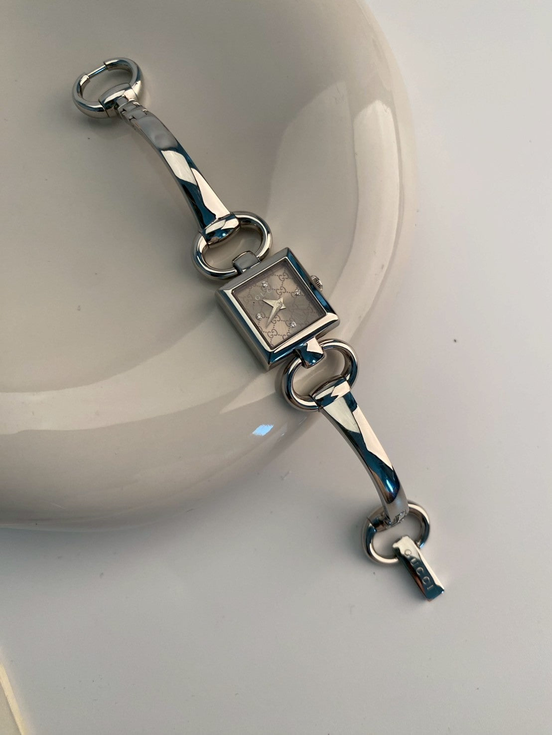 Gucci diamond logo dial