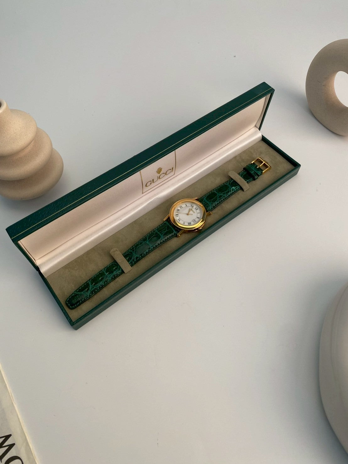 Gucci 7200M green strap date watch
