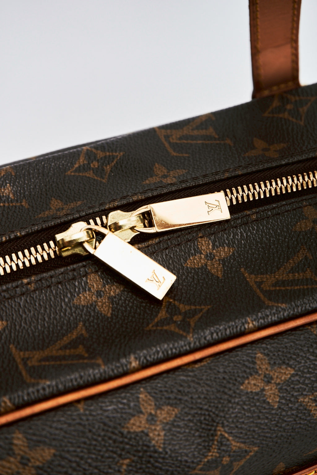 Louis vuitton  cite gm size