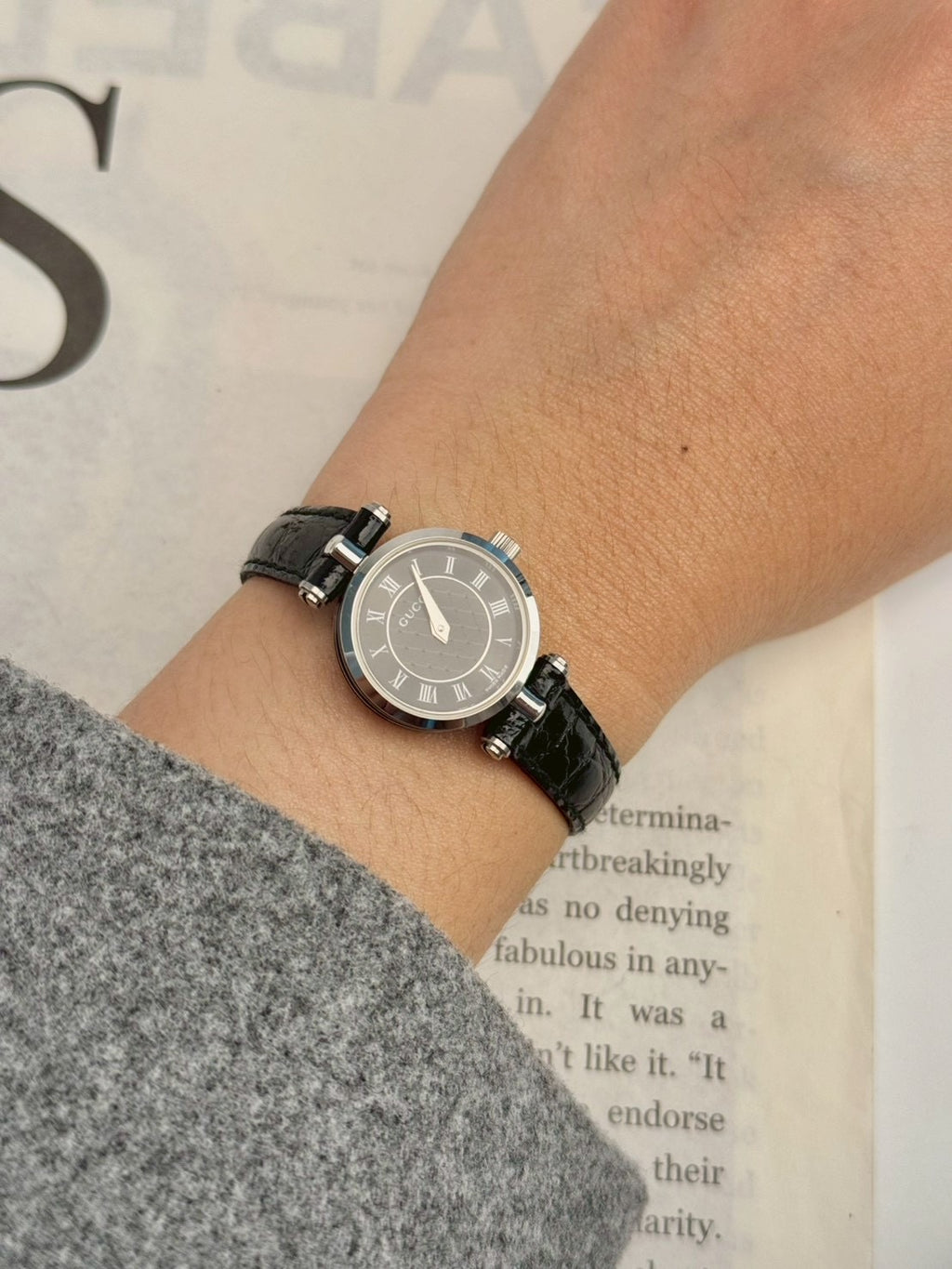 Gucci 2040L black dial c.9090