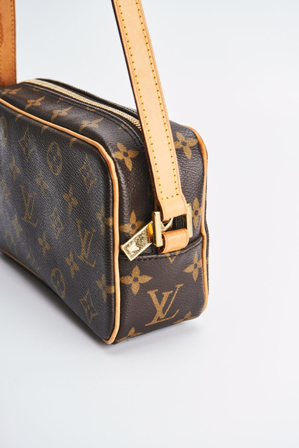 Louis vuitton cite pm size