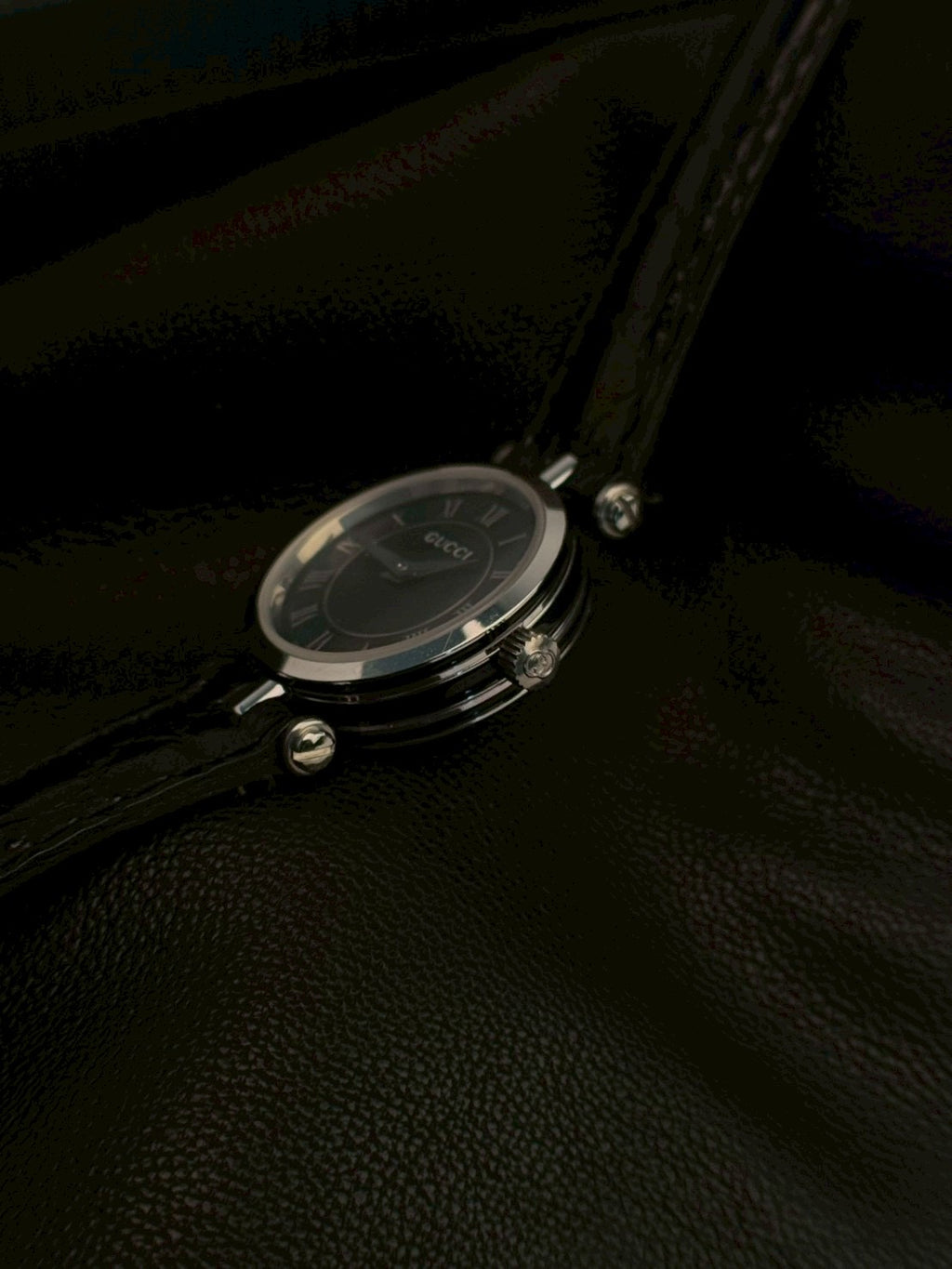 Gucci 2040L black dial c.9090